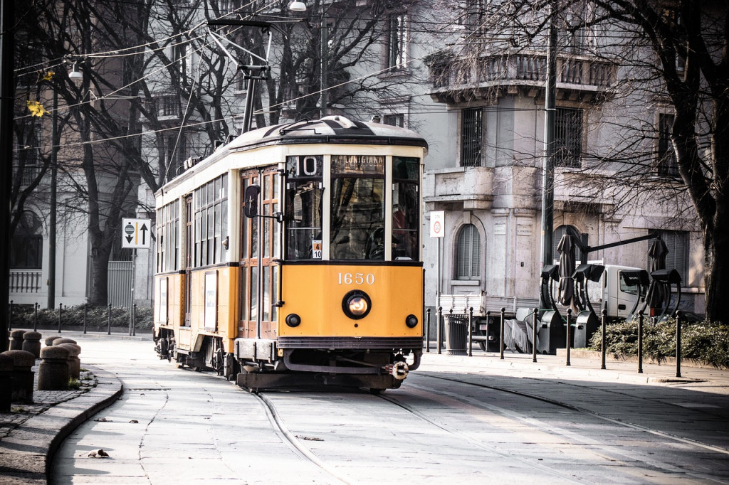 tra le wedding locations a milano ci sono anche i tram. Mai pensato a dire si su un tram storico?