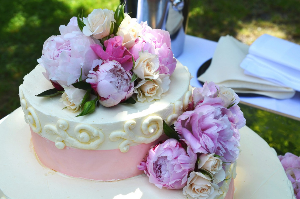 una torta di matrimonio elegante