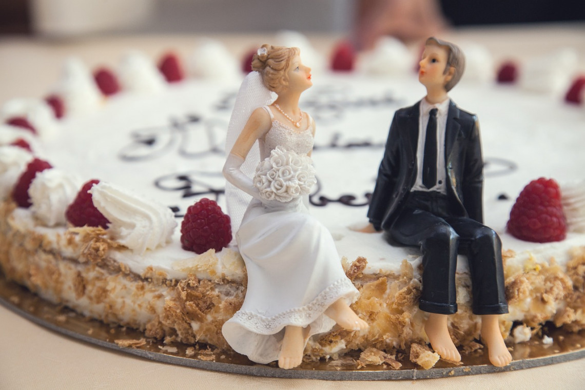 una torta di matrimonio semplice
