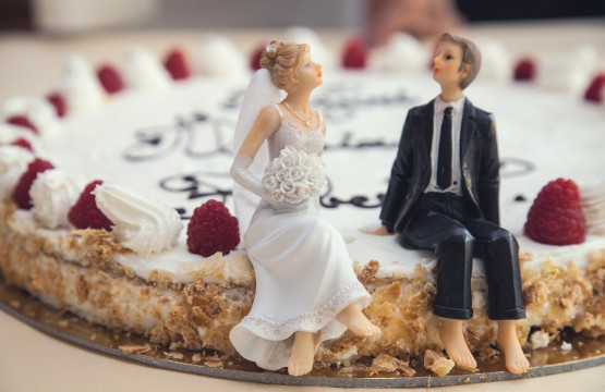 una torta di matrimonio semplice